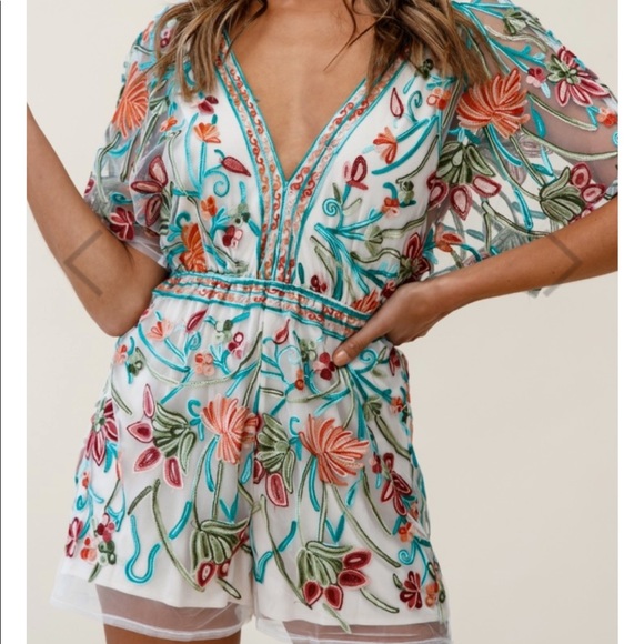 Selfie Leslie Cecelia Romper Size Large - Picture 2 of 10
